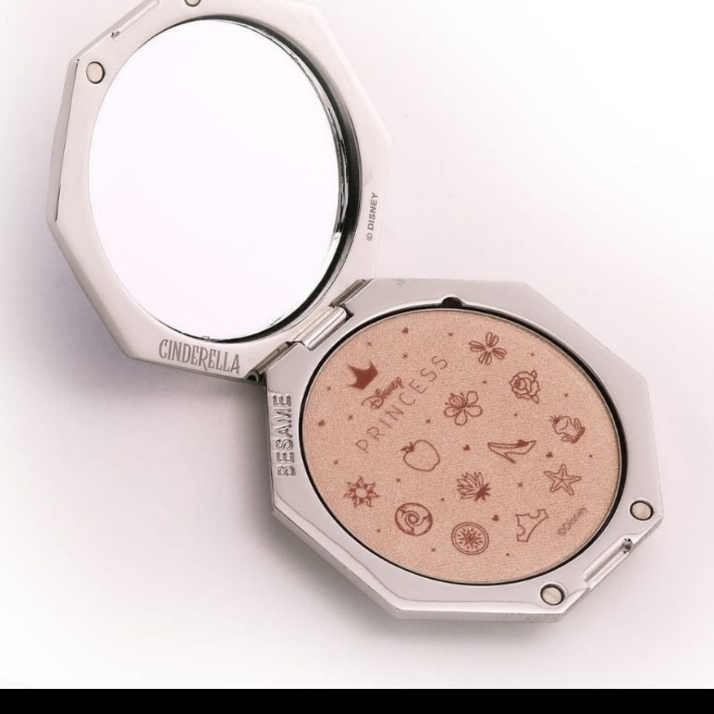 Besame Cosmetics Disney Compact set - Picture 4 of 4